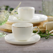 dwie porcelanowe filiżanki do herbaty ze spodkiem