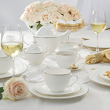 zestaw do kawy z eleganckiej porcelany kostnej dekorowany złotą linią