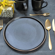 porcelanowy zestaw talerzy ceramicznych w czarnym kolorze do jadalni