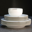talerze obiadowe i mała salaterka porcelanowa z platyną, z boku