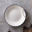 elegancki porcelanowy talerz płytki biały