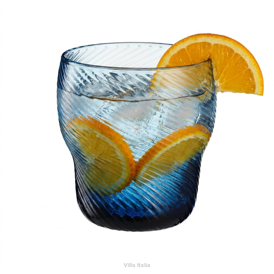 granatowa szklanka do wody