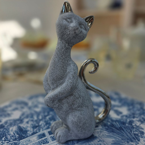 Figurka ceramiczna siedzący kot UNICO 11