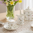 filiżanka do kawy i dzbanuszek do mleka z ażurowej porcelany