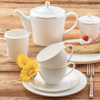 serwis kawowy, filiżanki, cukiernica, mlecznik i dzbanek z eleganckiej porcelany kostnej