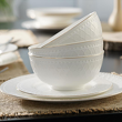 elegancka kolekcja porcelany z reliefem i złotym zdobieniem