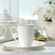 porcelanowy kubek do kawy ze złotym paskiem