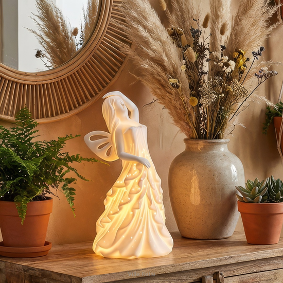 Elegancka porcelanowa lampka do salonu