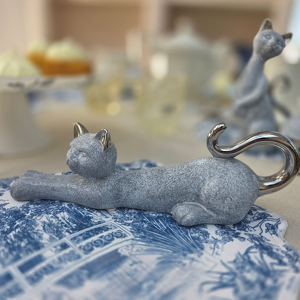 Figurka ceramiczna leżący kot UNICO 11