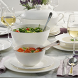 zastawa obiadowa porcelanowa z delikatnym wzorem i platynową obwódką