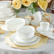 elegancki serwis porcelanowy do serwowania posiłków