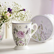 kubek porcelanowy na stopce w kwiaty fioletowe z pudełkiem ozdobnym