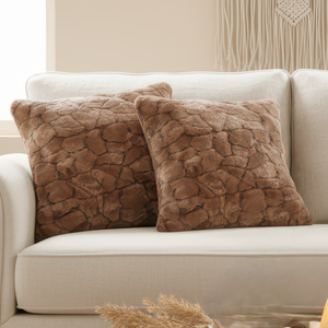 Poduszka dekoracyjna 43x43 cm brązowa BEARSKIN