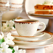 Filiżanka ceramiczna na talerzach