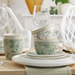 Biała zastawa porcelanowa z zielono-złotym wzorem
