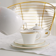 Porcelanowy zestaw kawowy dla 12 osób z eleganckim złotym zdobieniem