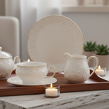 serwis kawowy z eleganckiej porcelany
