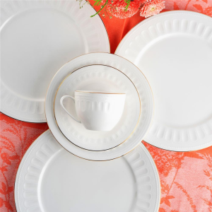 Serwis obiadowo kawowy na 12 osób porcelanowy z wazą MESYNA GOLD