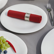 Biały talerz porcelanowy do pięknie nakrytego stołu