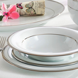 zastawa porcelanowa zdobiona platynowymi paskami