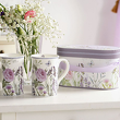 zestaw dwóch kubków porcelanowych w kwiaty w pudełku prezentowym