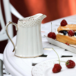 porcelanowy dzbanuszek do mleka dekorowany złotą linią