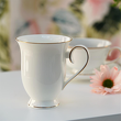 elegancki kubek biały z porcelany