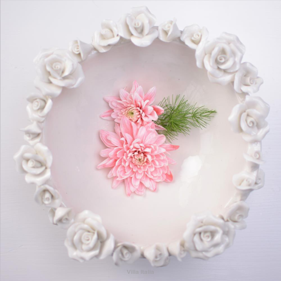 żardiniera porcelanowa z kwiatami