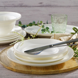 oryginalna zastawa porcelanowa z wypukłym wzorem i złotą obwódką