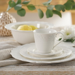 elegancka porcelana z wypukłymi zdobieniami