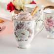 kubek do herbaty porcelanowy w kwiaty ręcznie malowany złotem