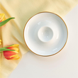 porcelanowy kieliszek na jajko z góry