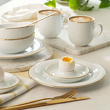 naczynia śniadaniowe białe ze złotą obwódką