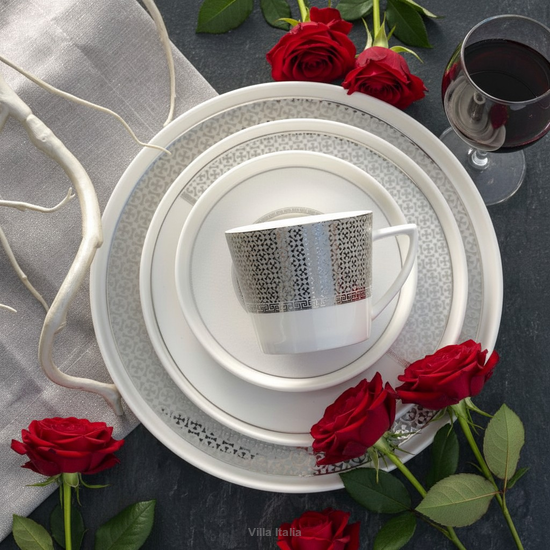 Serwis do kawy z eleganckiej porcelany z platyną