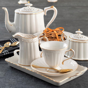 Serwis do kawy herbaty porcelanowy na 6 osób z dzbankiem CLARA Gold Ivory