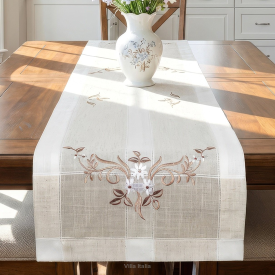 Bieżnik na stół z eleganckim haftem