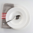 naczynia porcelanowe w klasycznym stylu