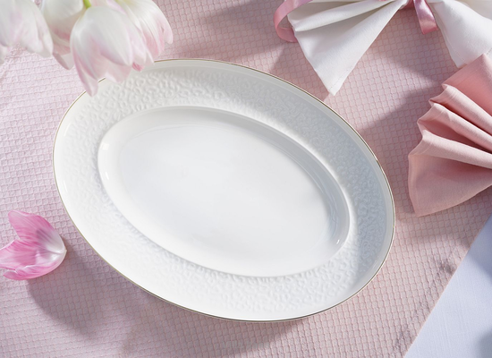 biały półmisek na przekąski z góry