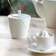 filiżanka do małej kawy espresso i cukiernica z białej porcelany