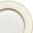 elegancki talerz porcelanowy ze złotem na stół