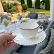 filiżanka do kawy z białej porcelany kostnej z platynową obwódką