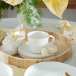 elegancka filiżanka porcelanowa do herbaty na stół