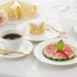  zastawa stołowa z porcelany kostnej ze złotą linią