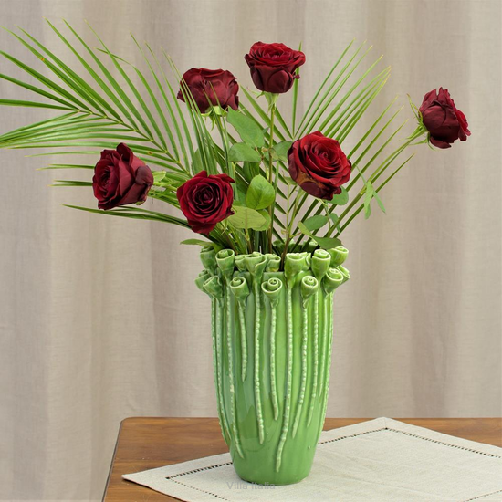 Wazon jasnozielony z różami