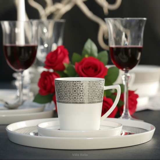 Serwis do kawy z eleganckiej porcelany z platyną