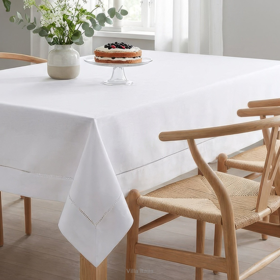 Elegancki obrus na stół do jadalni