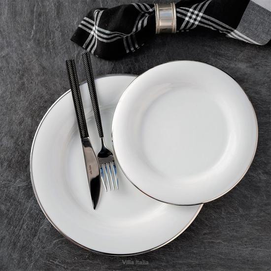zestaw talerzy z białej porcelany zdobione platynową linią