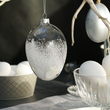 Bombka jajko szklane z białymi piórkami 12 cm 1