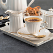tacka prostokątna, filiżanka do kawy i dzbanuszek do mleka z ażurowym wzorem z kremowej eleganckiej porcelany