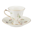 Kremowa filiżanka do herbaty z porcelany z delikatnym złotym zdobieniem